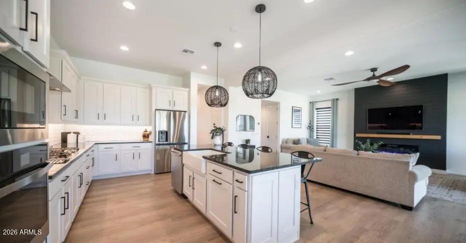 Real Estate Picture 23