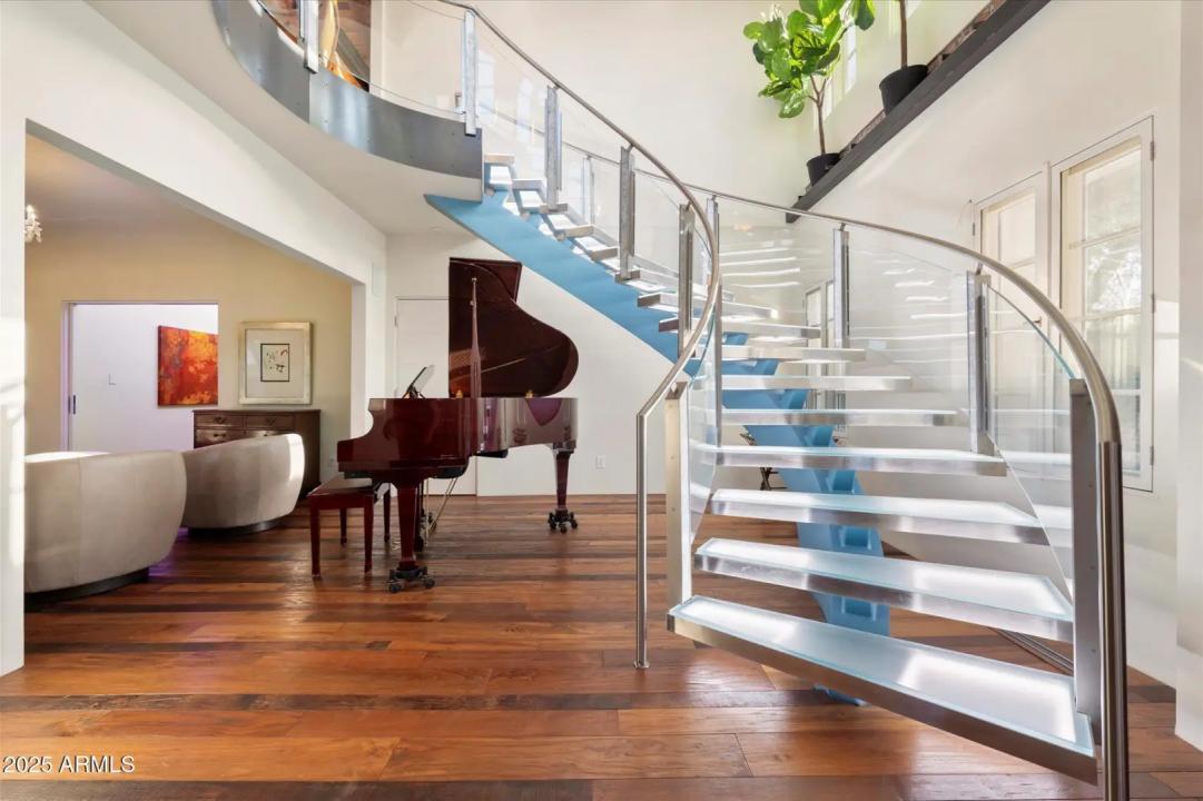 Real Estate Picture 3