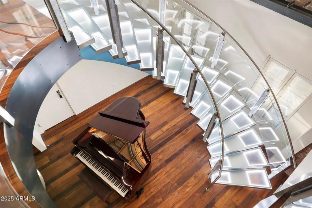 Real Estate Picture 4