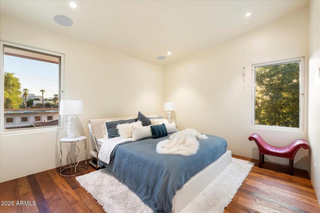 Real Estate Picture 34