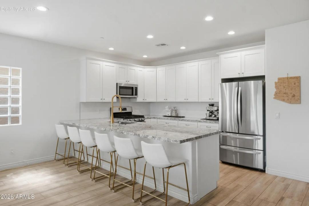 Real Estate Picture 4