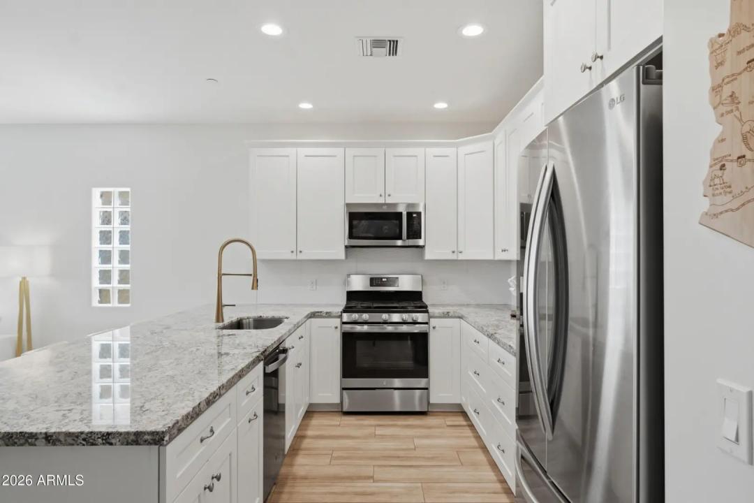 Real Estate Picture 3