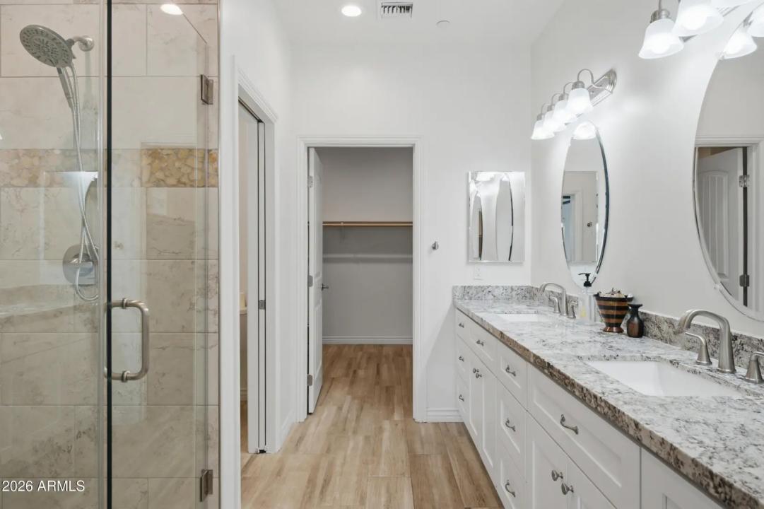 Real Estate Picture 8
