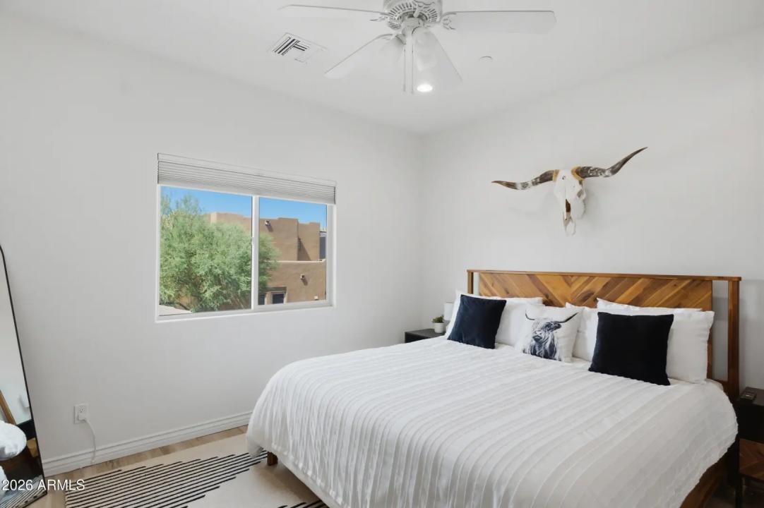 Real Estate Picture 12