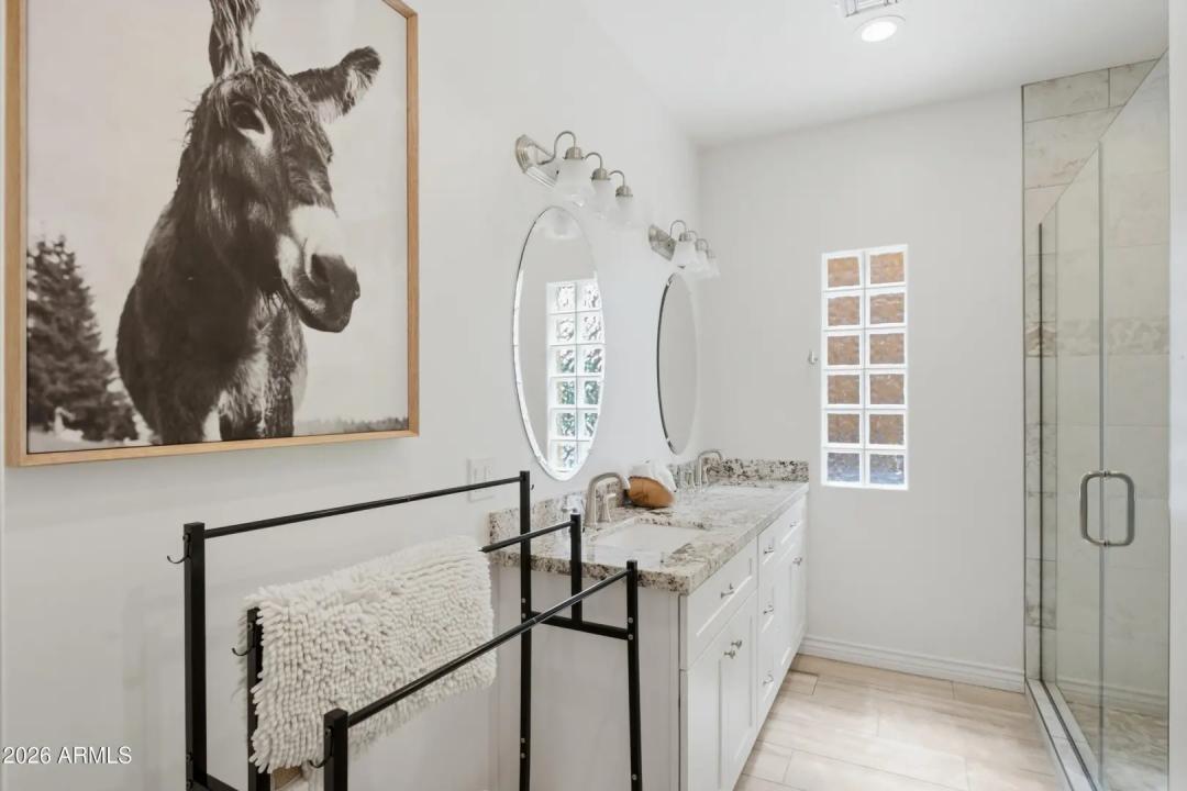 Real Estate Picture 11