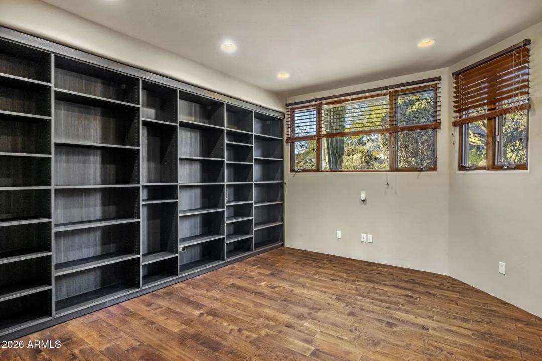 Real Estate Picture 11