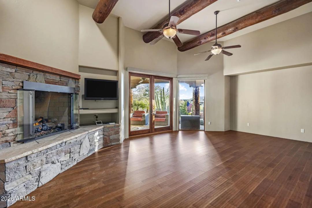 Real Estate Picture 14