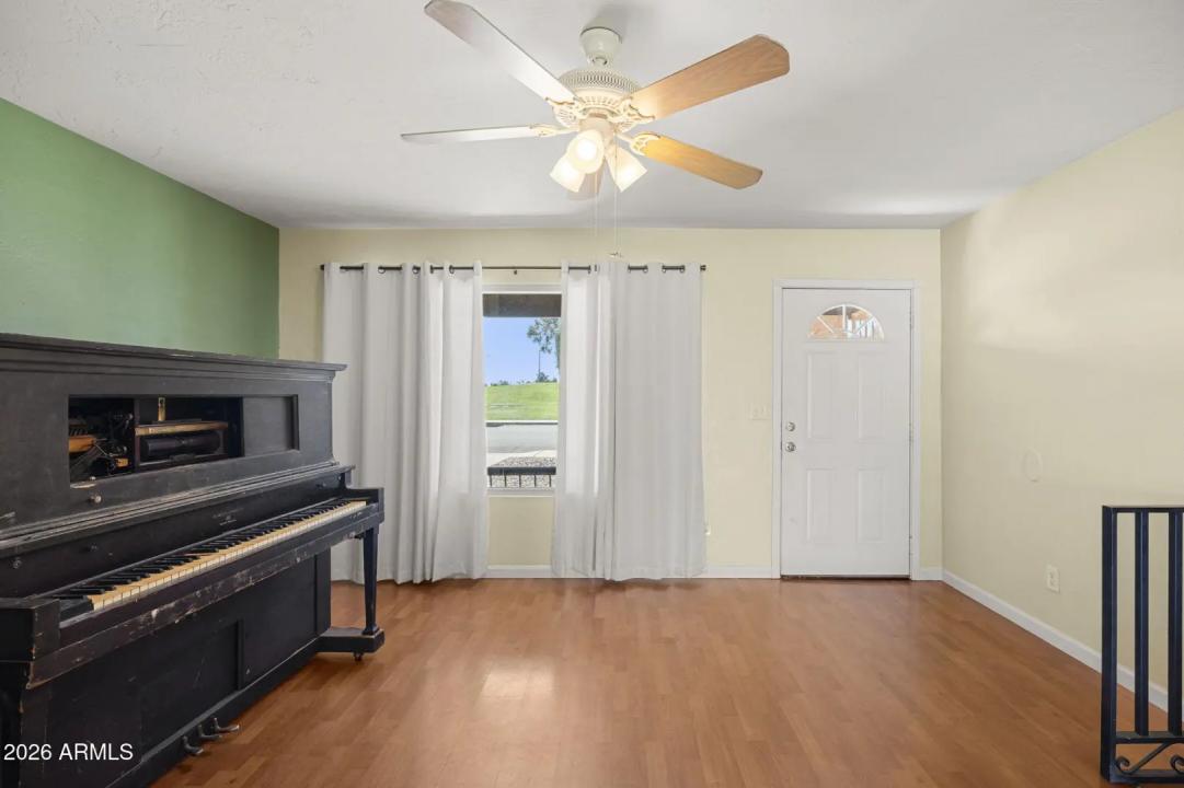 Real Estate Picture 5