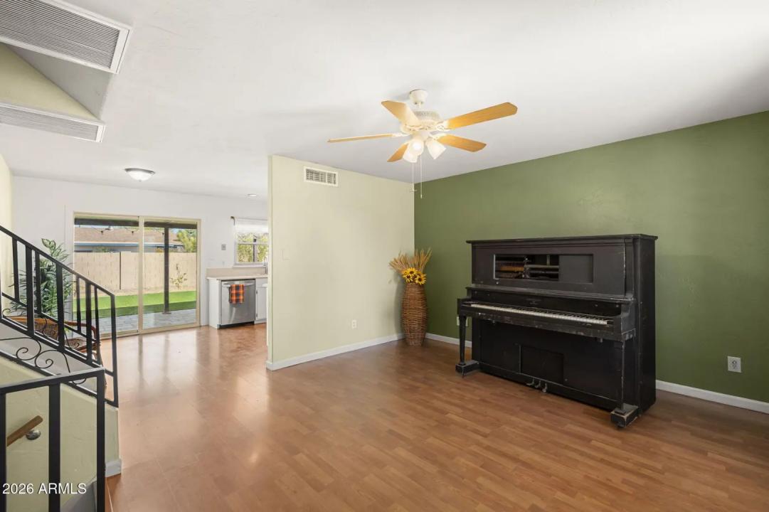 Real Estate Picture 8