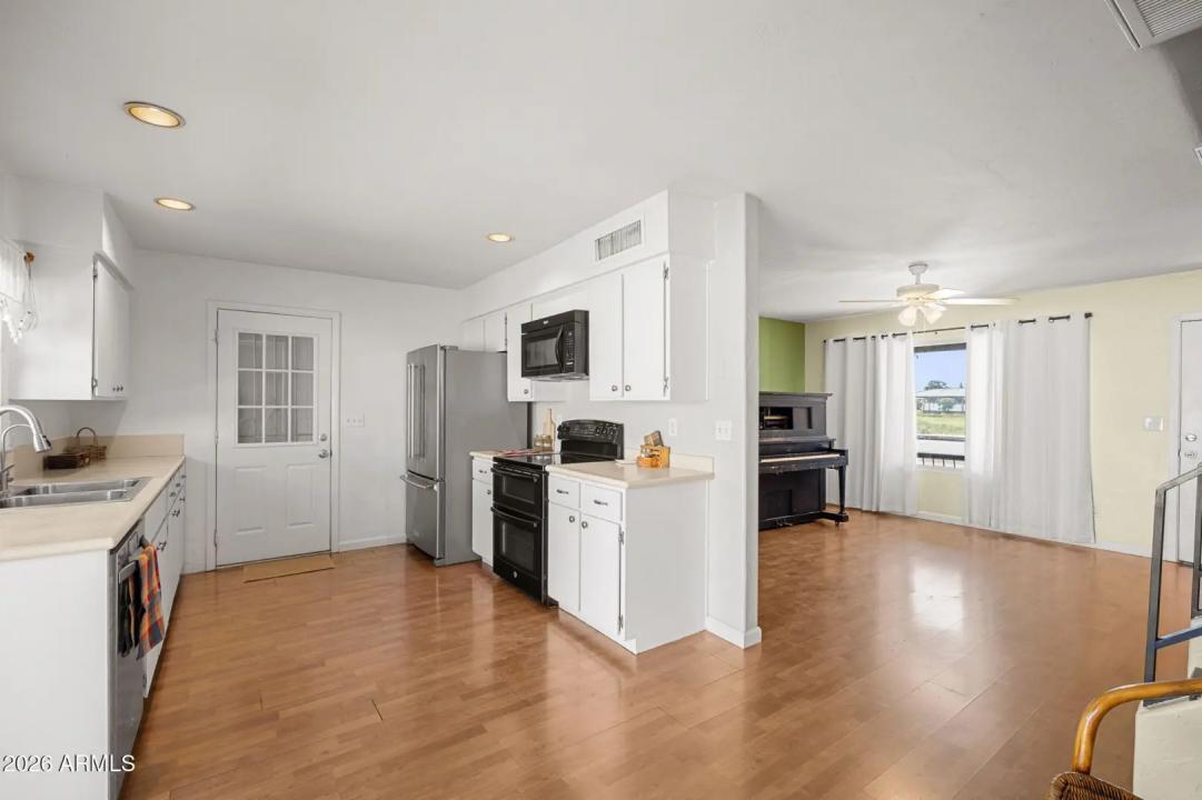 Real Estate Picture 10