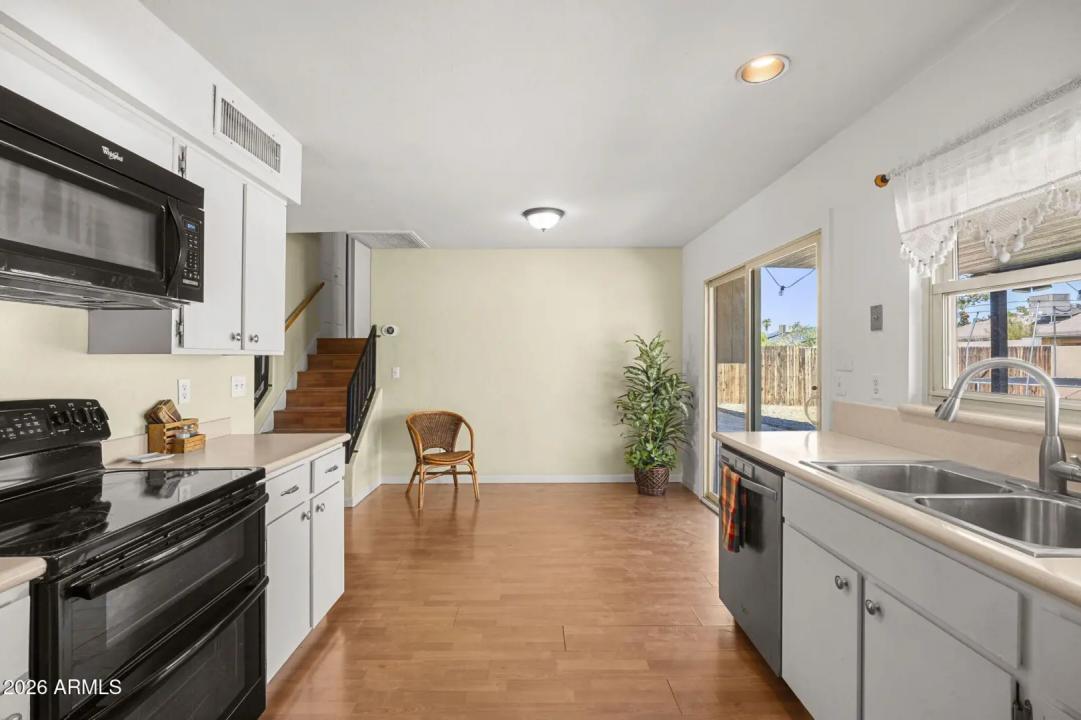 Real Estate Picture 14