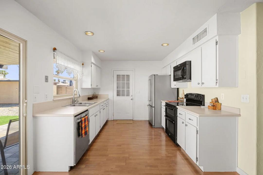 Real Estate Picture 11