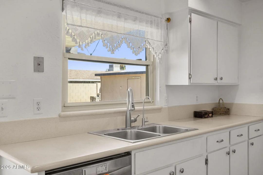 Real Estate Picture 13