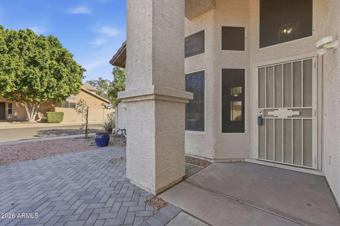 Real Estate Picture 4