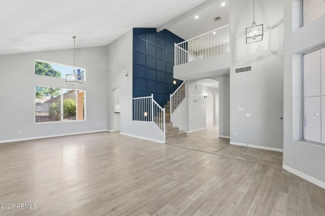 Real Estate Picture 7