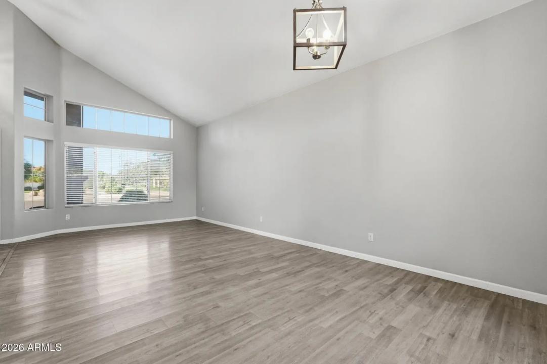 Real Estate Picture 9