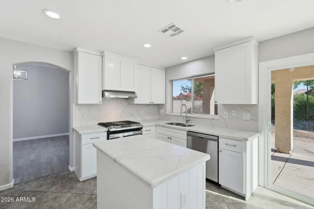 Real Estate Picture 14