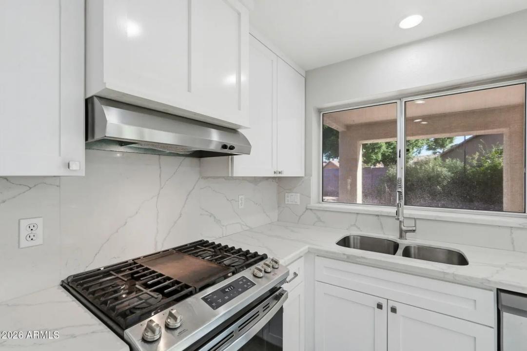 Real Estate Picture 18