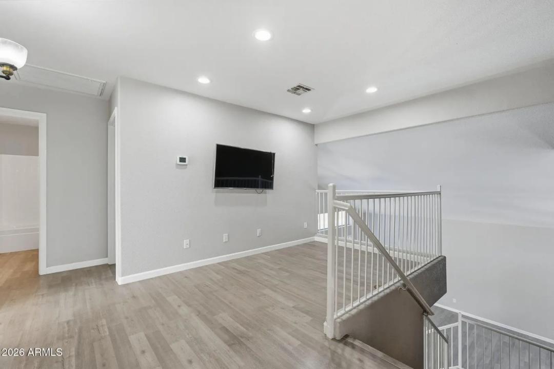 Real Estate Picture 24