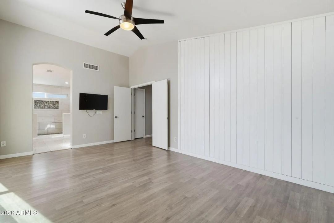 Real Estate Picture 28