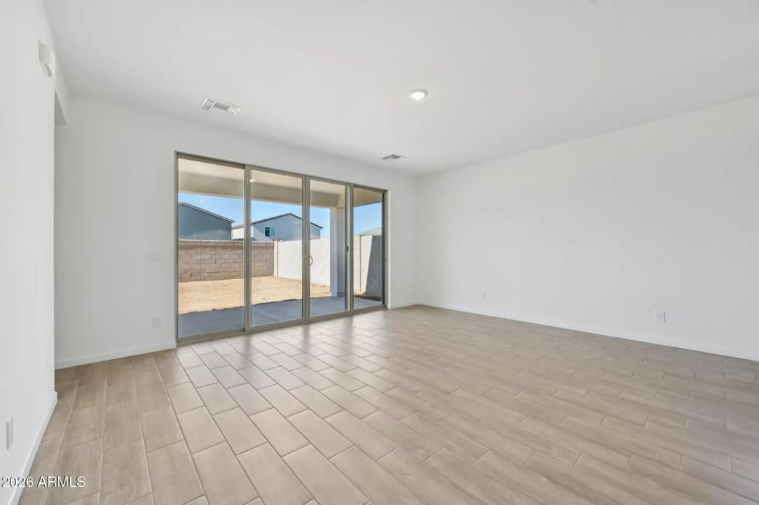 Real Estate Picture 5