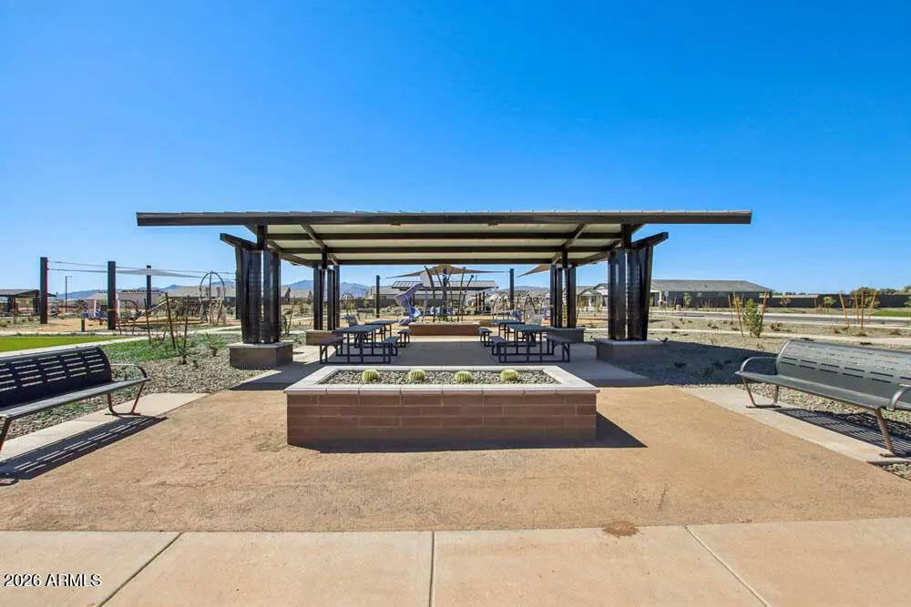 Real Estate Picture 14
