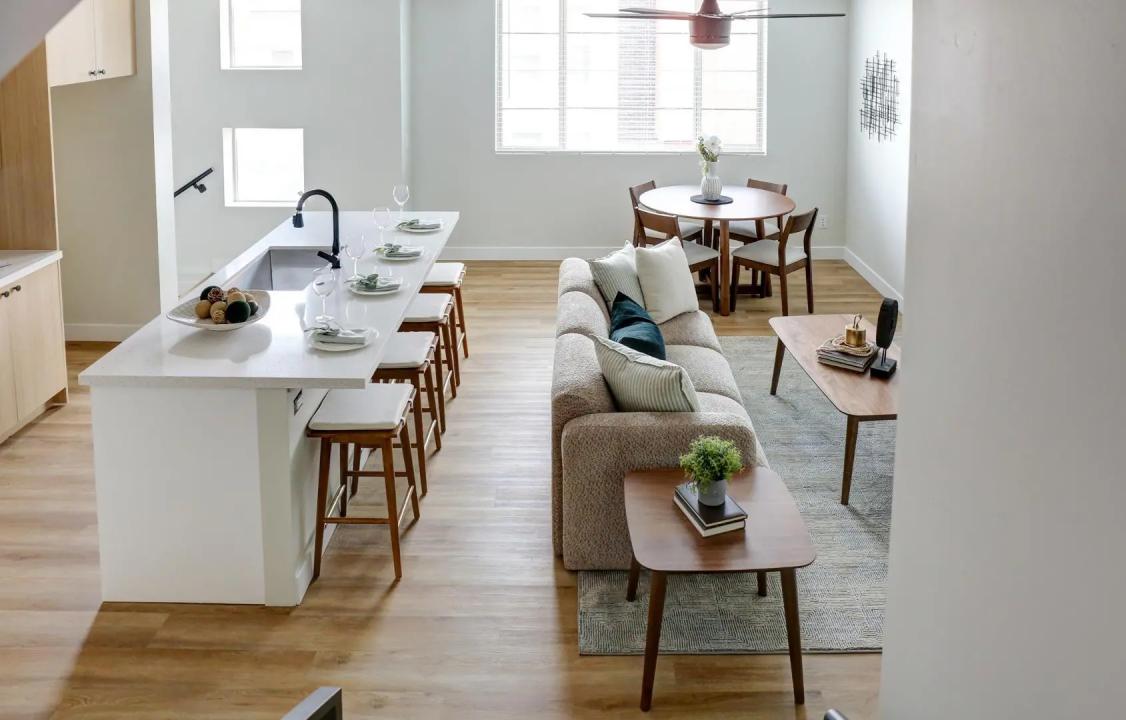 Real Estate Picture 3