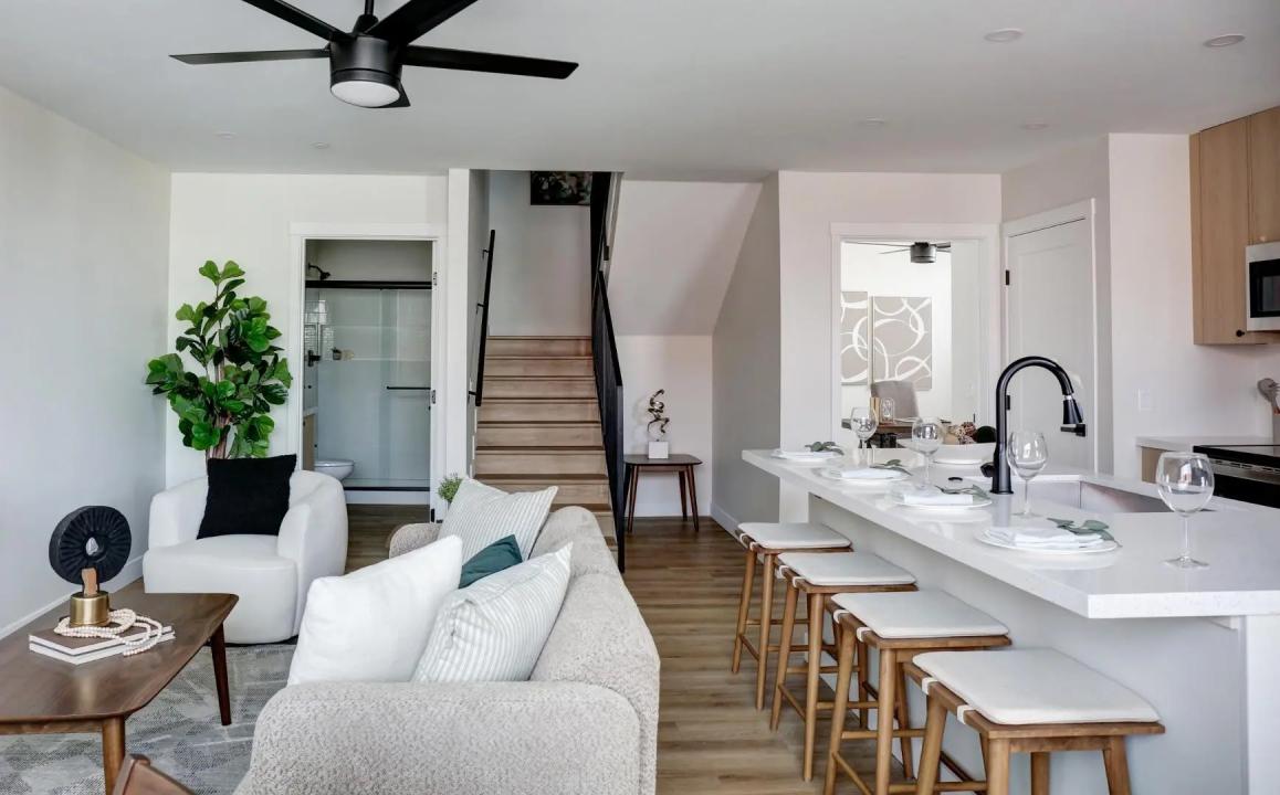 Real Estate Picture 4