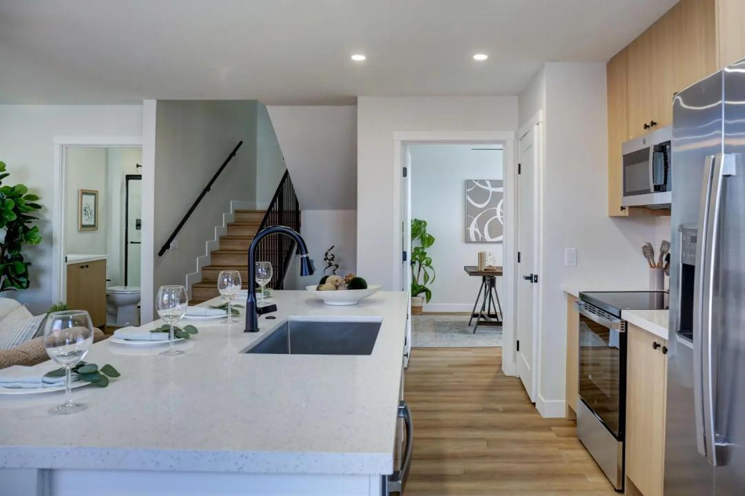 Real Estate Picture 9