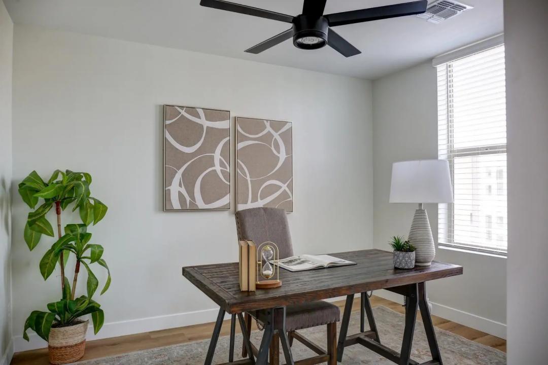 Real Estate Picture 12