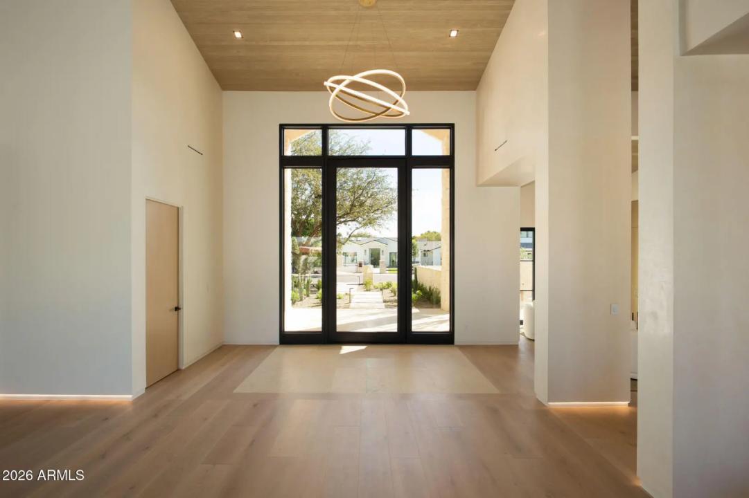 Real Estate Picture 5