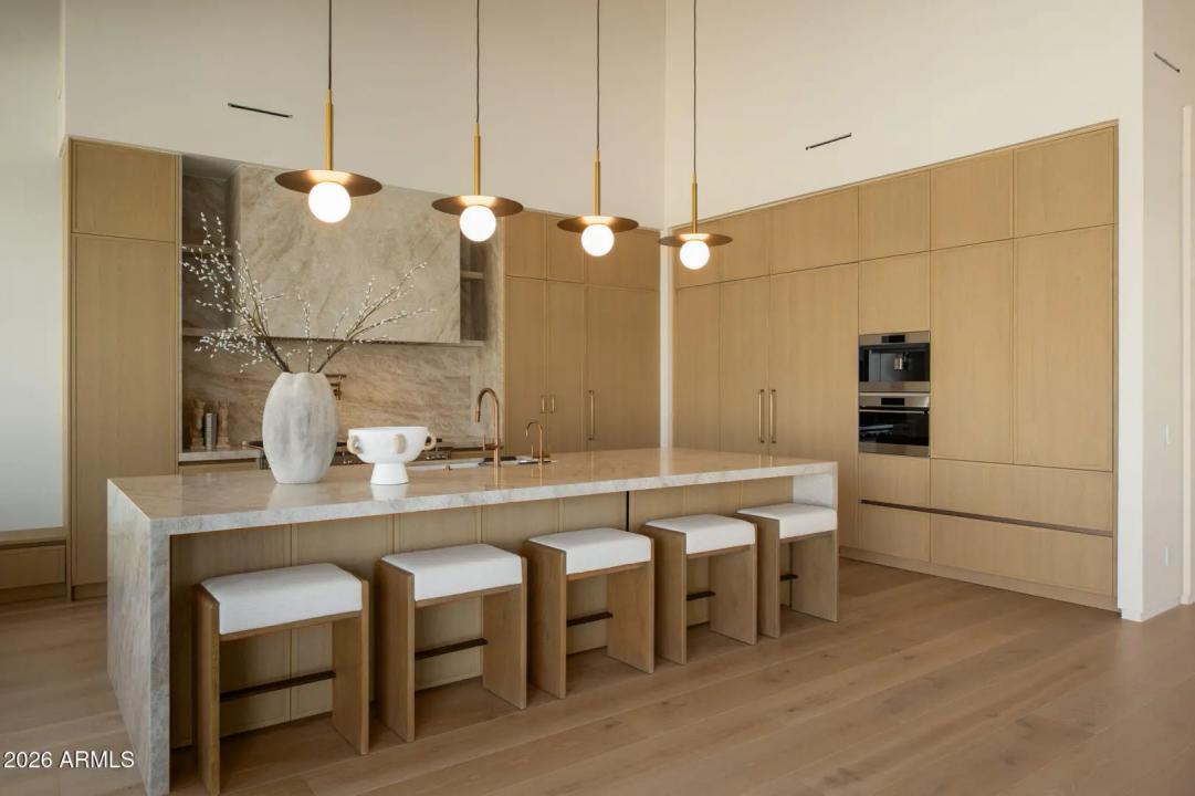 Real Estate Picture 14