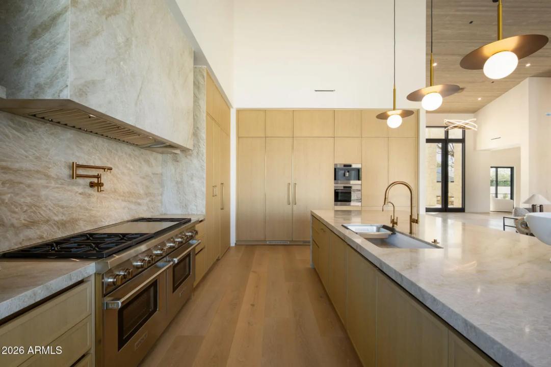 Real Estate Picture 16