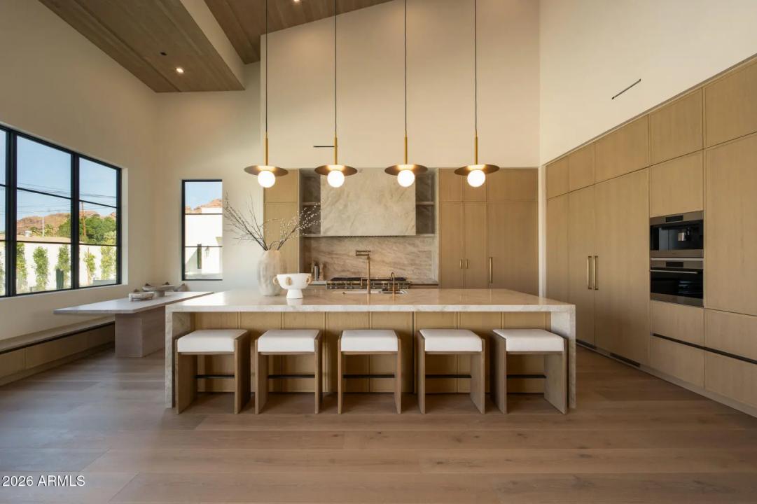 Real Estate Picture 12
