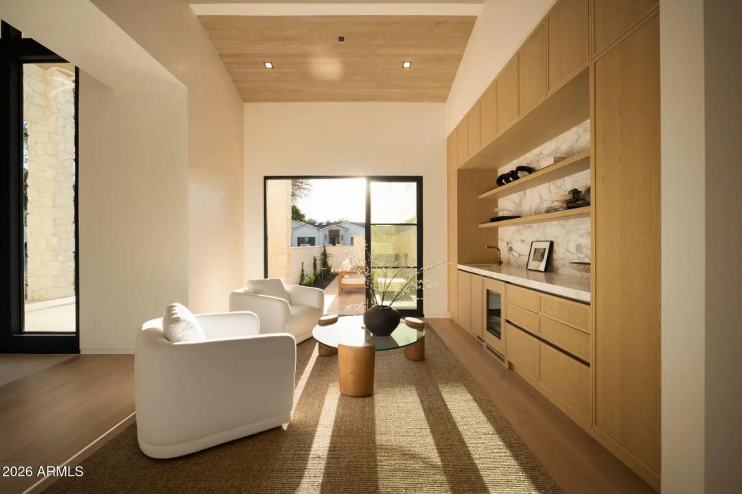 Real Estate Picture 7