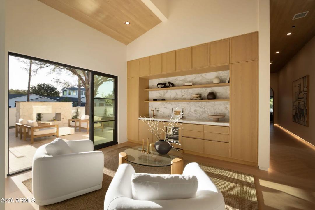 Real Estate Picture 8