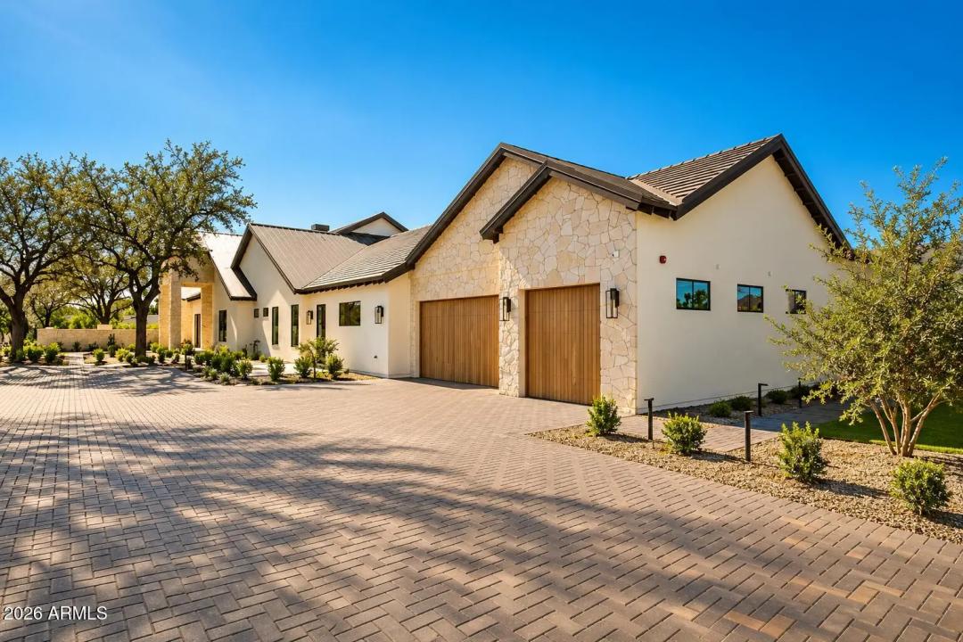 Real Estate Picture 4