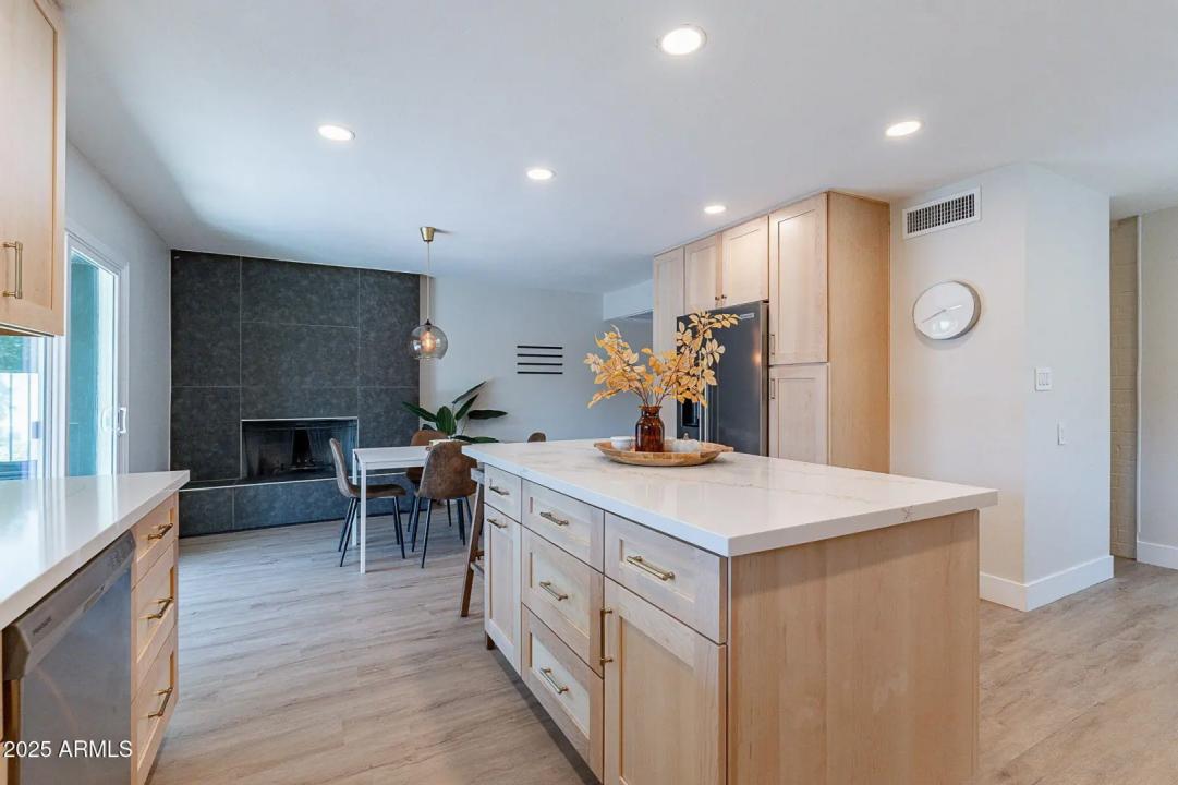 Real Estate Picture 4
