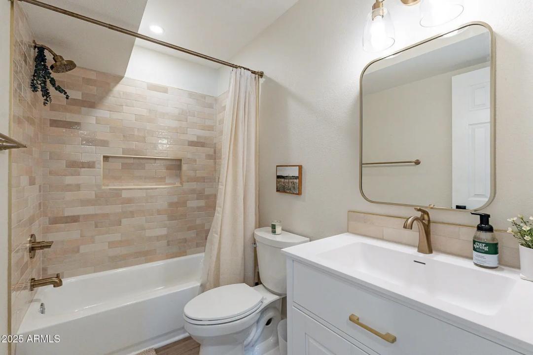 Real Estate Picture 13