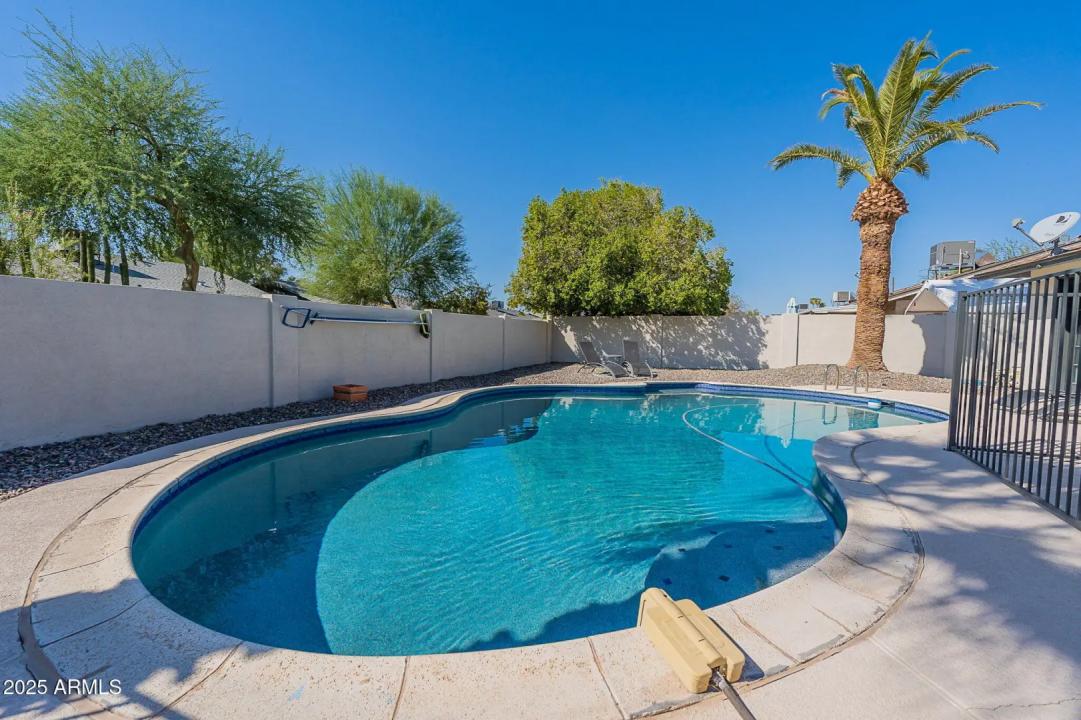 Real Estate Picture 17