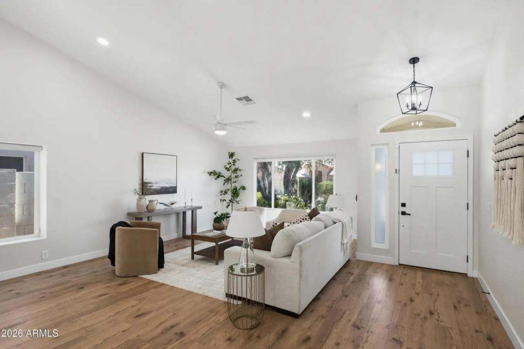 Real Estate Picture 3