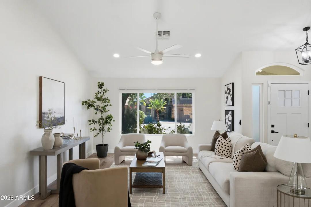 Real Estate Picture 4