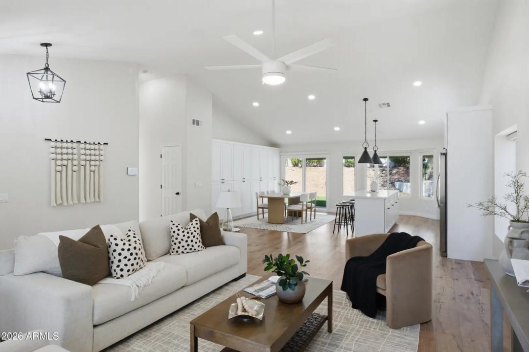 Real Estate Picture 5