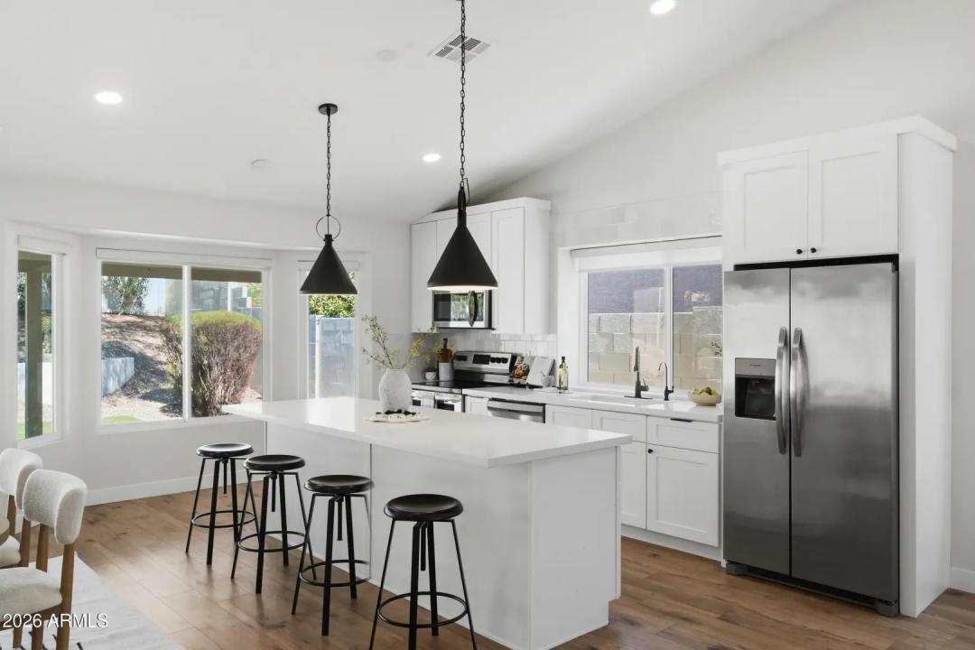 Real Estate Picture 7