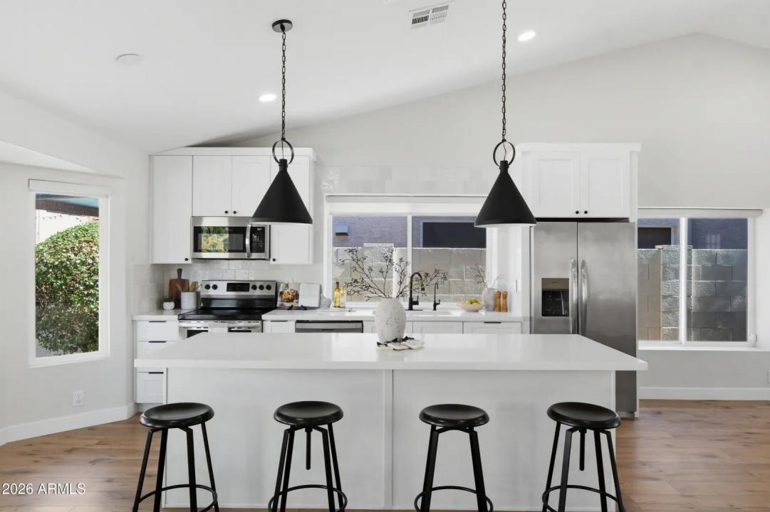 Real Estate Picture 8