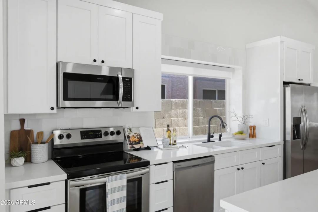 Real Estate Picture 9