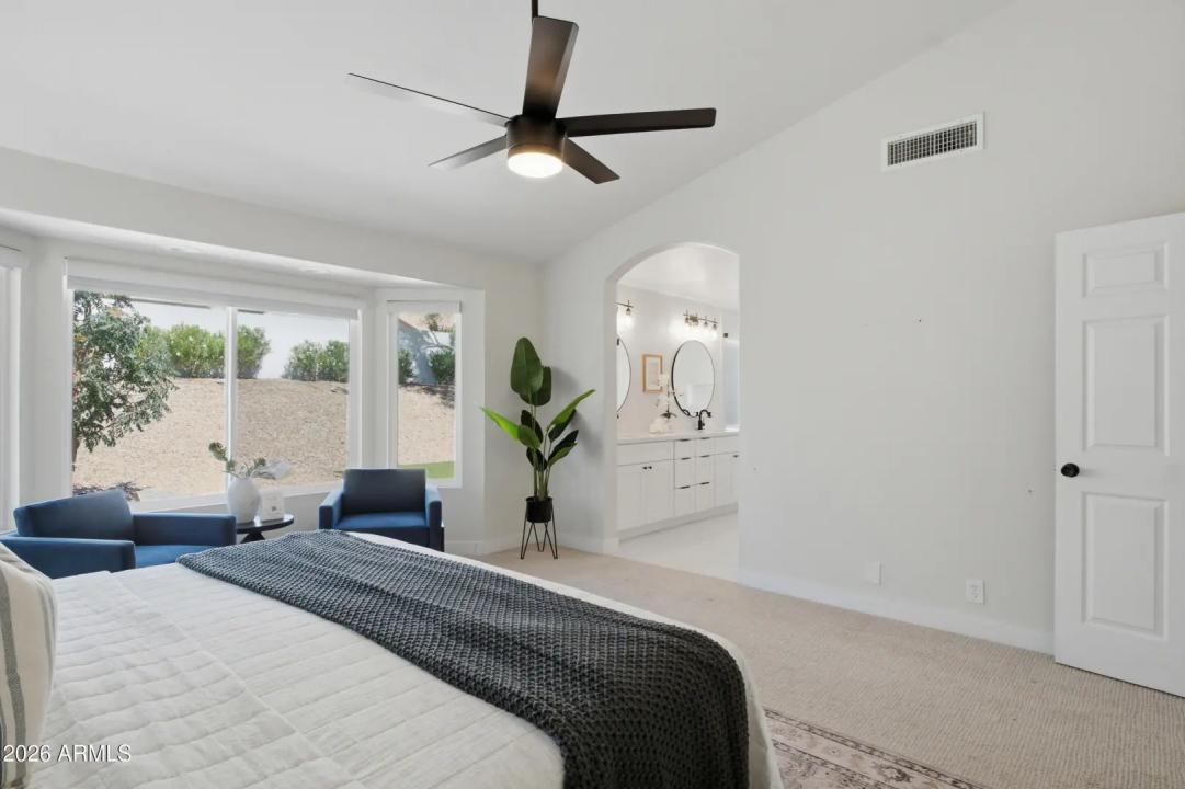 Real Estate Picture 12