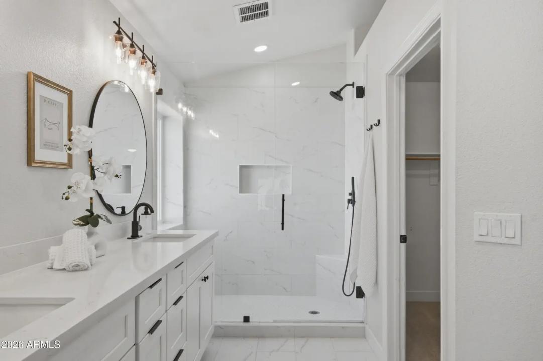 Real Estate Picture 16