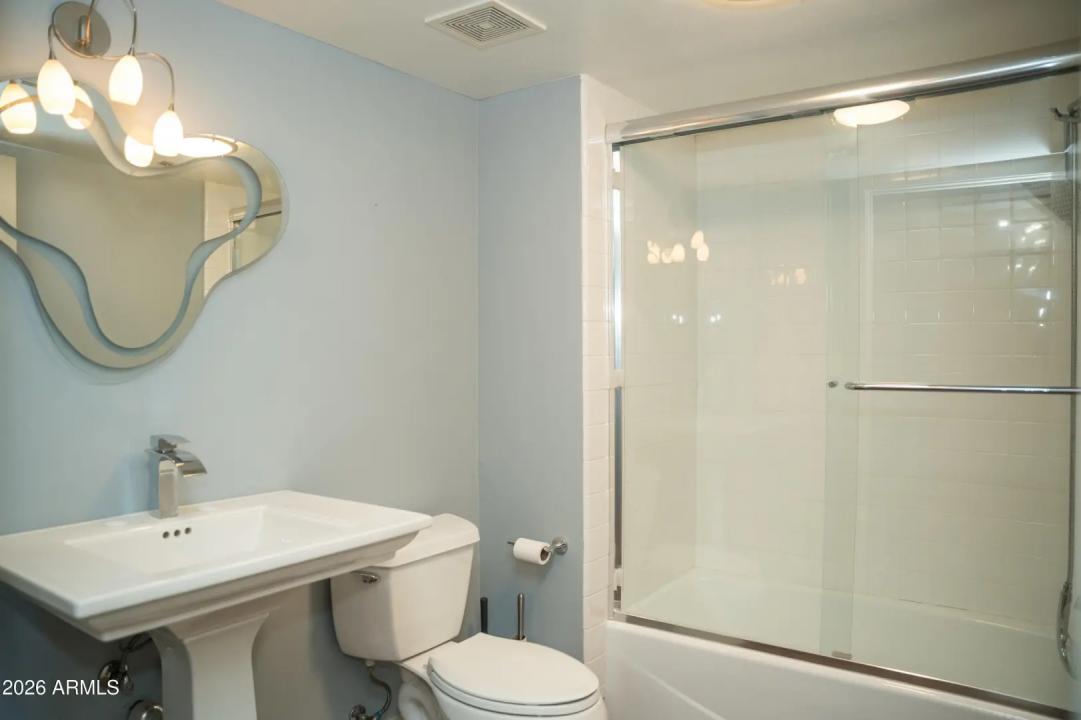 Real Estate Picture 8