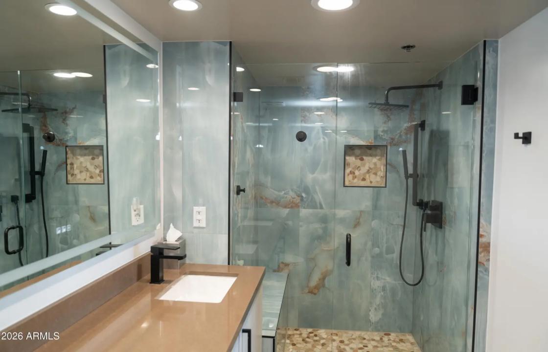 Real Estate Picture 14